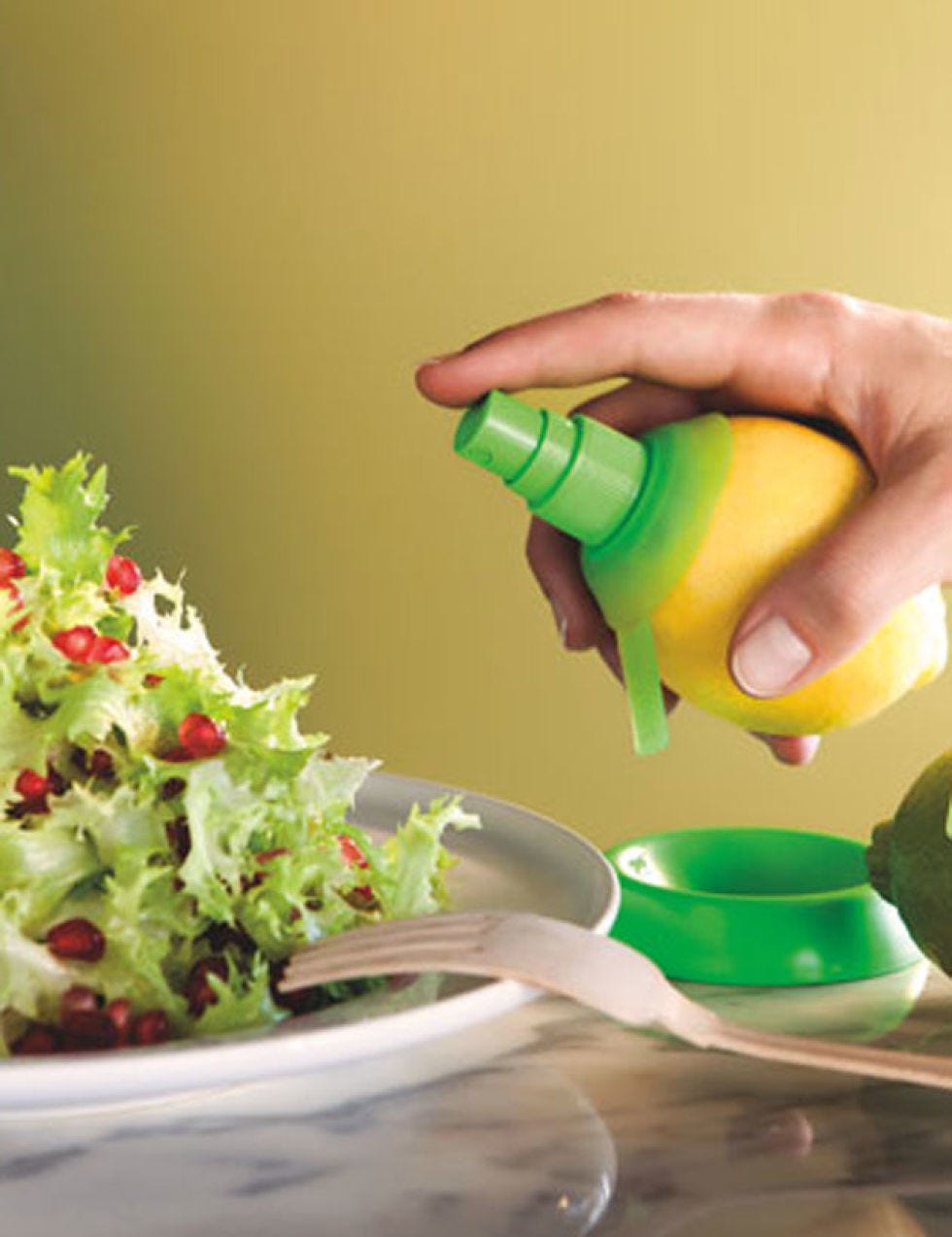 Finger, Serveware, Hand, Dishware, Drinkware, Leaf vegetable, Tableware, Salad, Kitchen utensil, Nail, 
