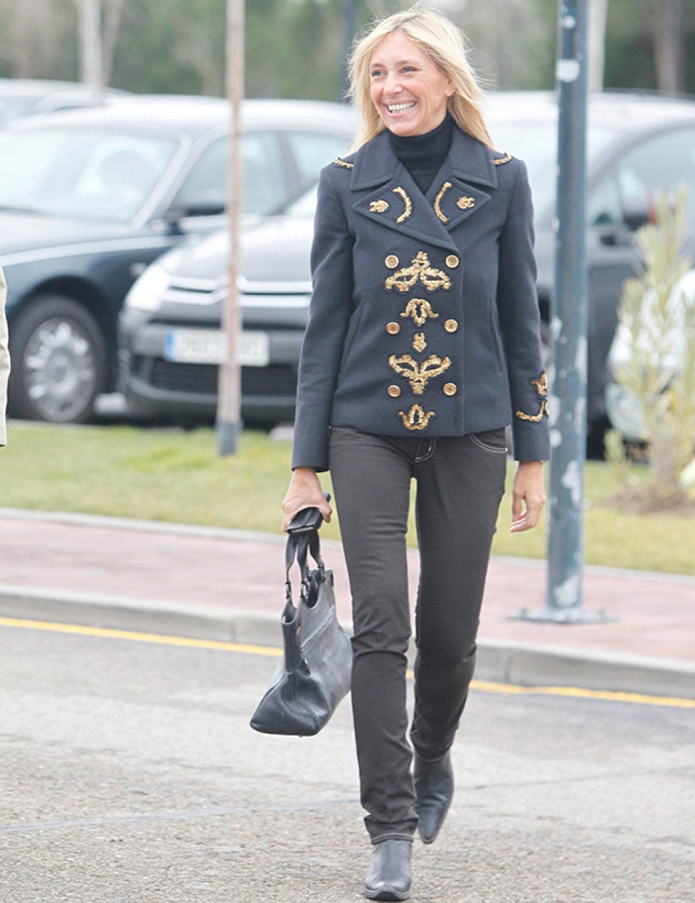 Sleeve, Textile, Outerwear, Style, Street fashion, Fashion, Waist, Knee, Leather, Blond, 