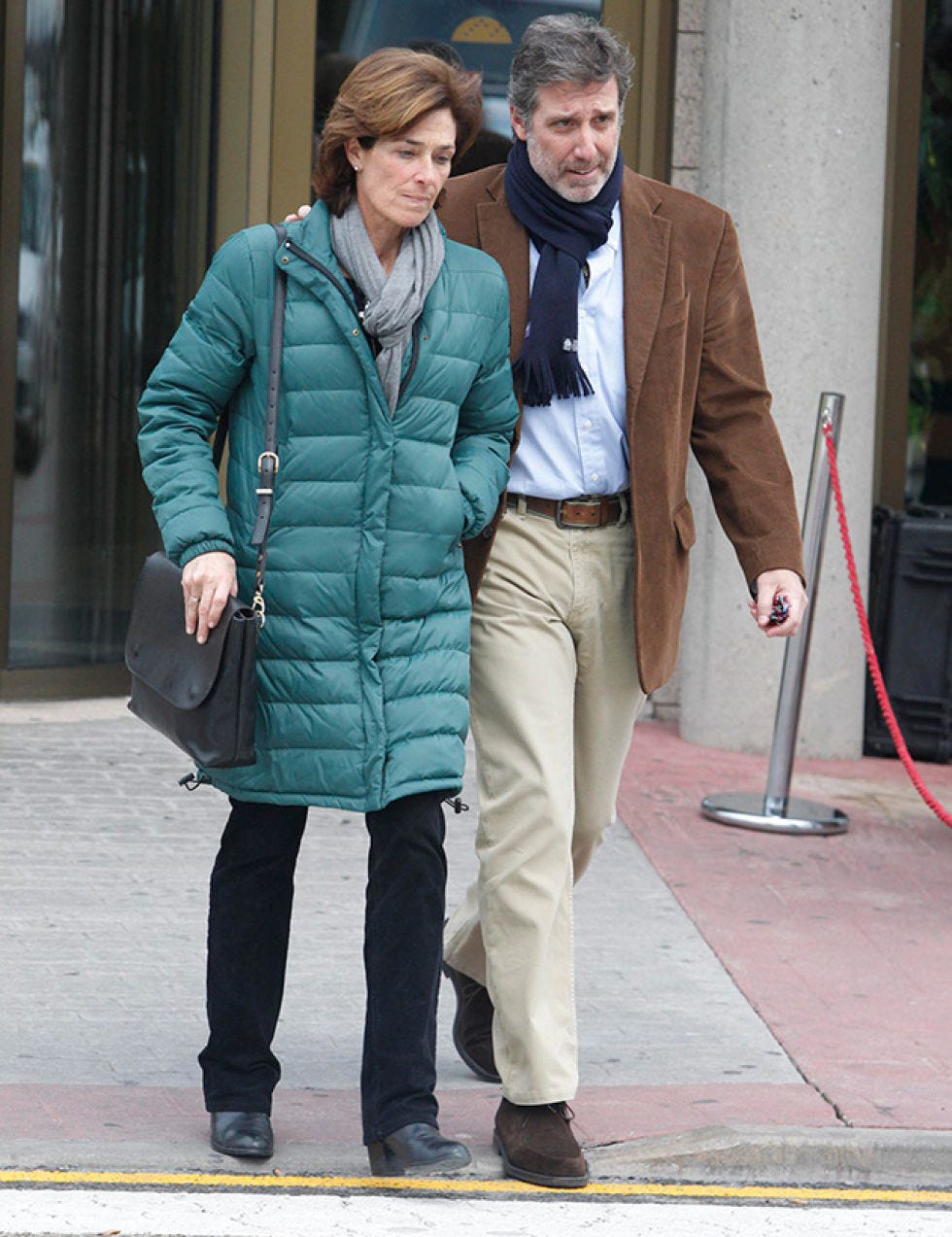 Clothing, Leg, Trousers, Standing, Textile, Coat, Outerwear, Jacket, Winter, Style, 