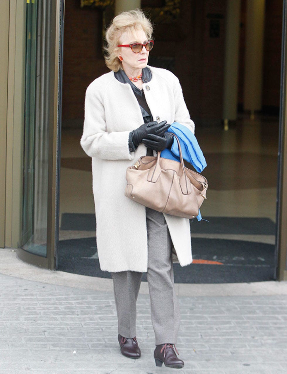 Clothing, Trousers, Bag, Outerwear, Coat, Style, Street fashion, Fashion accessory, Luggage and bags, Fashion, 