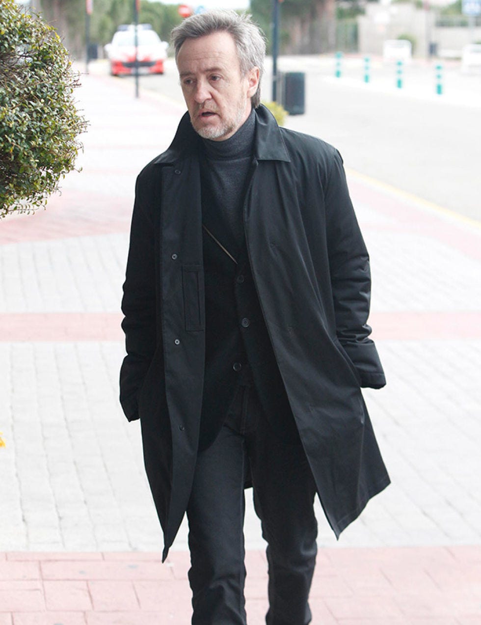 Coat, Collar, Outerwear, Street fashion, Blazer, Jacket, Pocket, Overcoat, Frock coat, Top, 