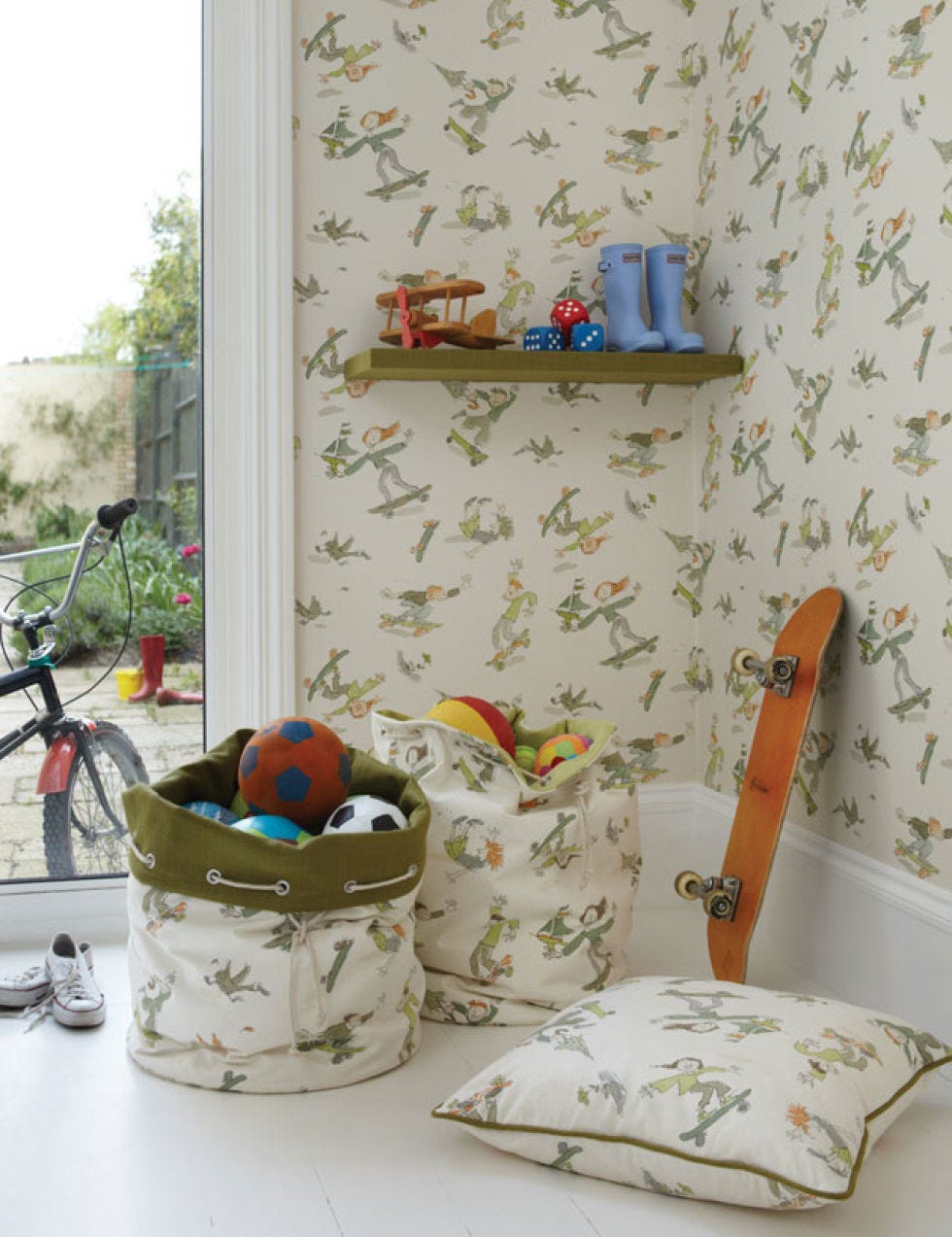 Bicycle wheel, Bicycle accessory, Bicycle handlebar, Bicycle frame, Bicycle part, Bicycle saddle, Bicycle, Home accessories, Bicycles--Equipment and supplies, Basket, 