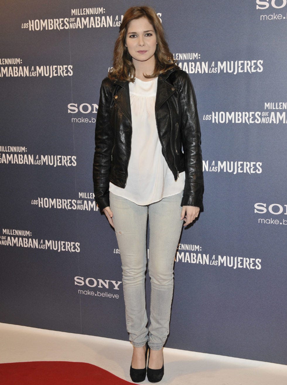 Clothing, Leg, Jacket, Sleeve, Human body, Textile, Denim, Outerwear, Style, Fashion model, 