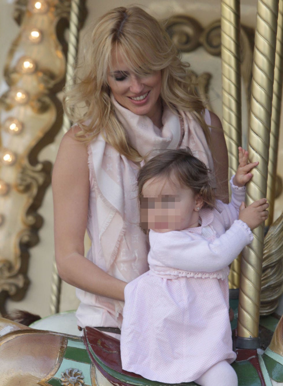 Hand, Baby & toddler clothing, Blond, Lap, Baby Products, Long hair, Brown hair, Carousel, Baby, Amusement ride, 