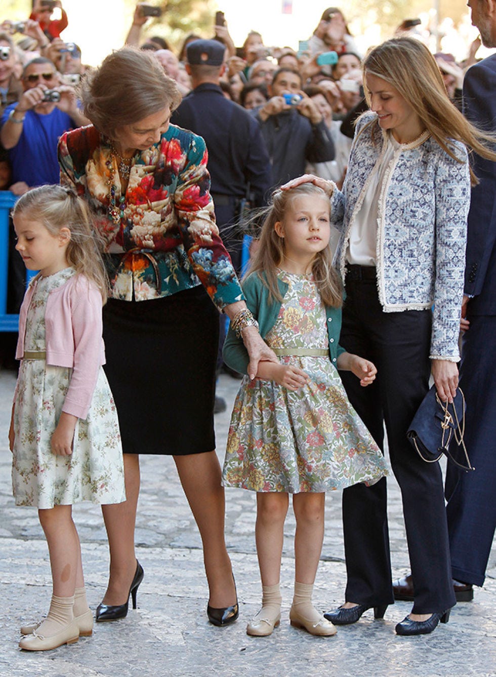 Clothing, Hair, Footwear, Leg, People, Trousers, Human body, Outerwear, Style, Crowd, 