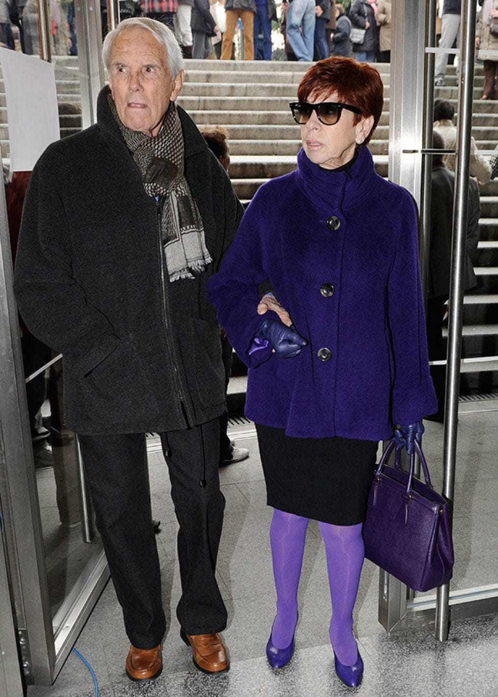 Clothing, Eyewear, Winter, Trousers, Coat, Bag, Textile, Jacket, Outerwear, Standing, 