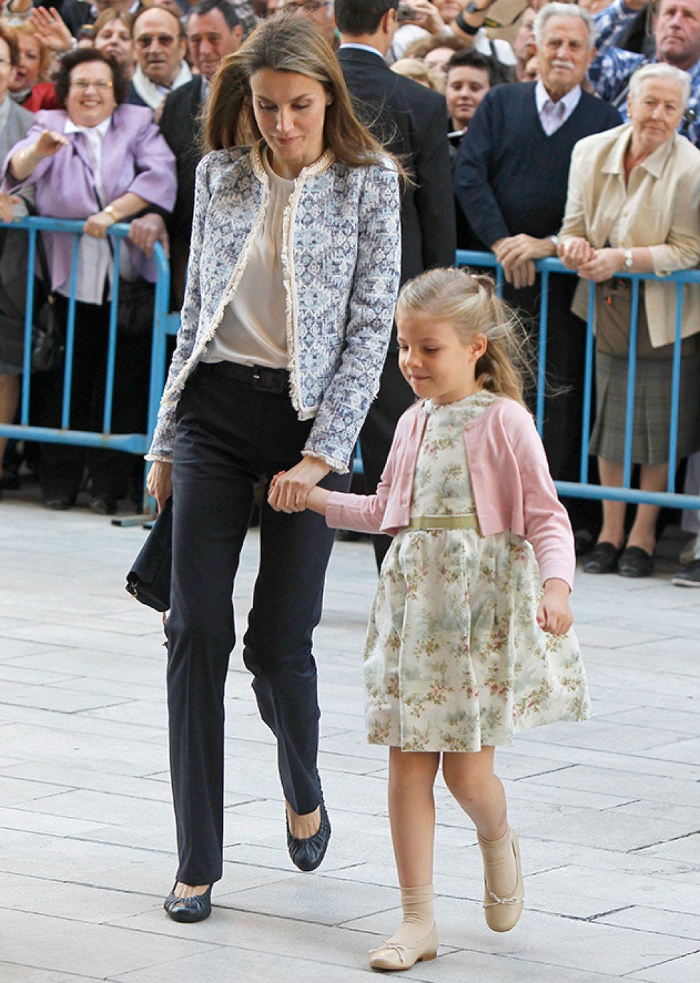 Clothing, Footwear, Leg, People, Sleeve, Trousers, Outerwear, Style, Street fashion, Fashion, 