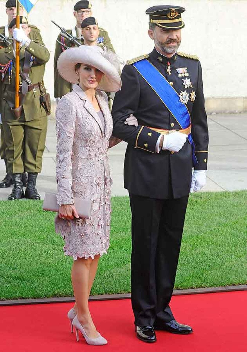 Footwear, Hat, Uniform, Flooring, Collar, Formal wear, Headgear, Carpet, Military person, Costume accessory, 