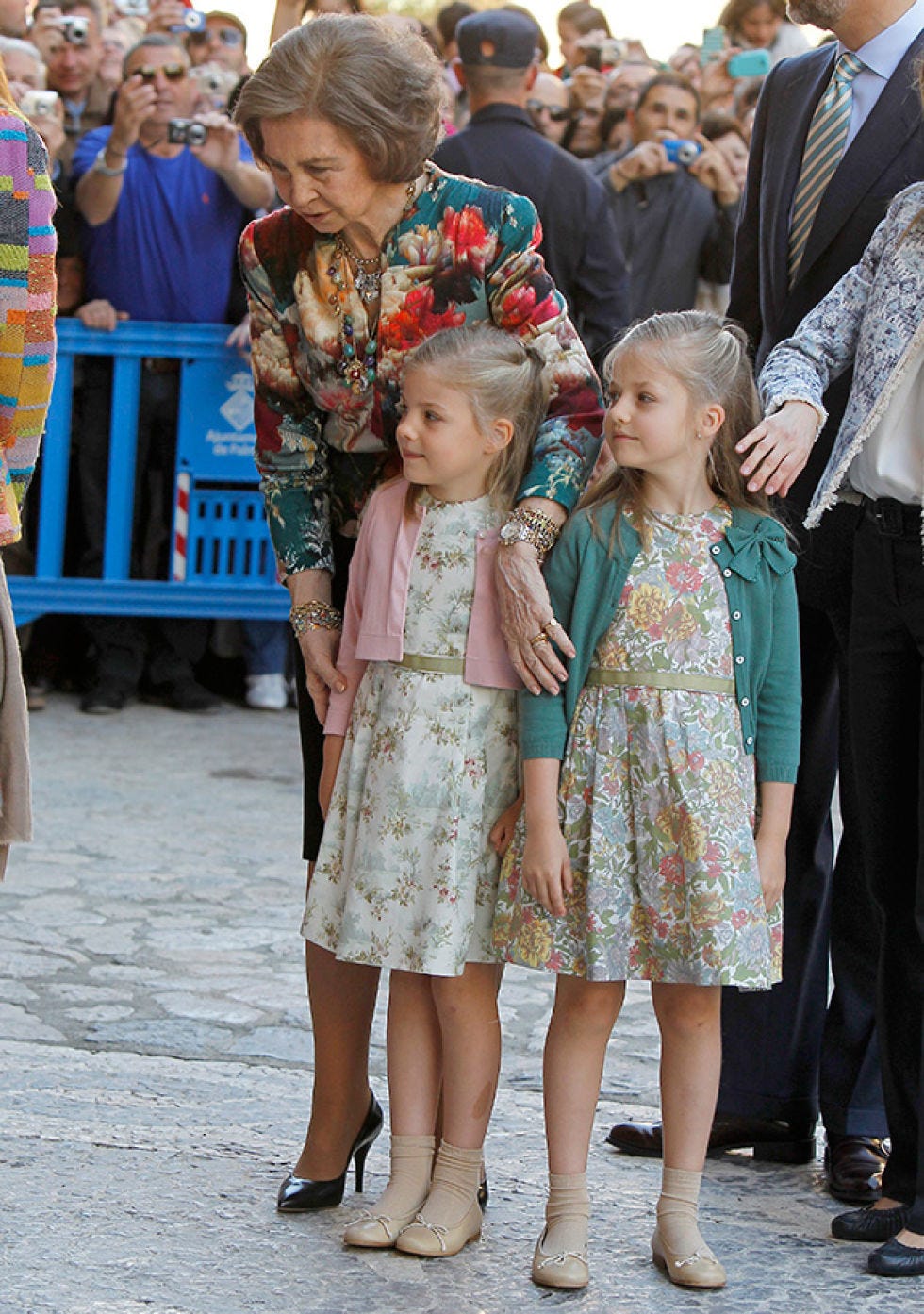 Clothing, Hair, Leg, People, Trousers, Human body, Style, Child, Crowd, Fashion, 