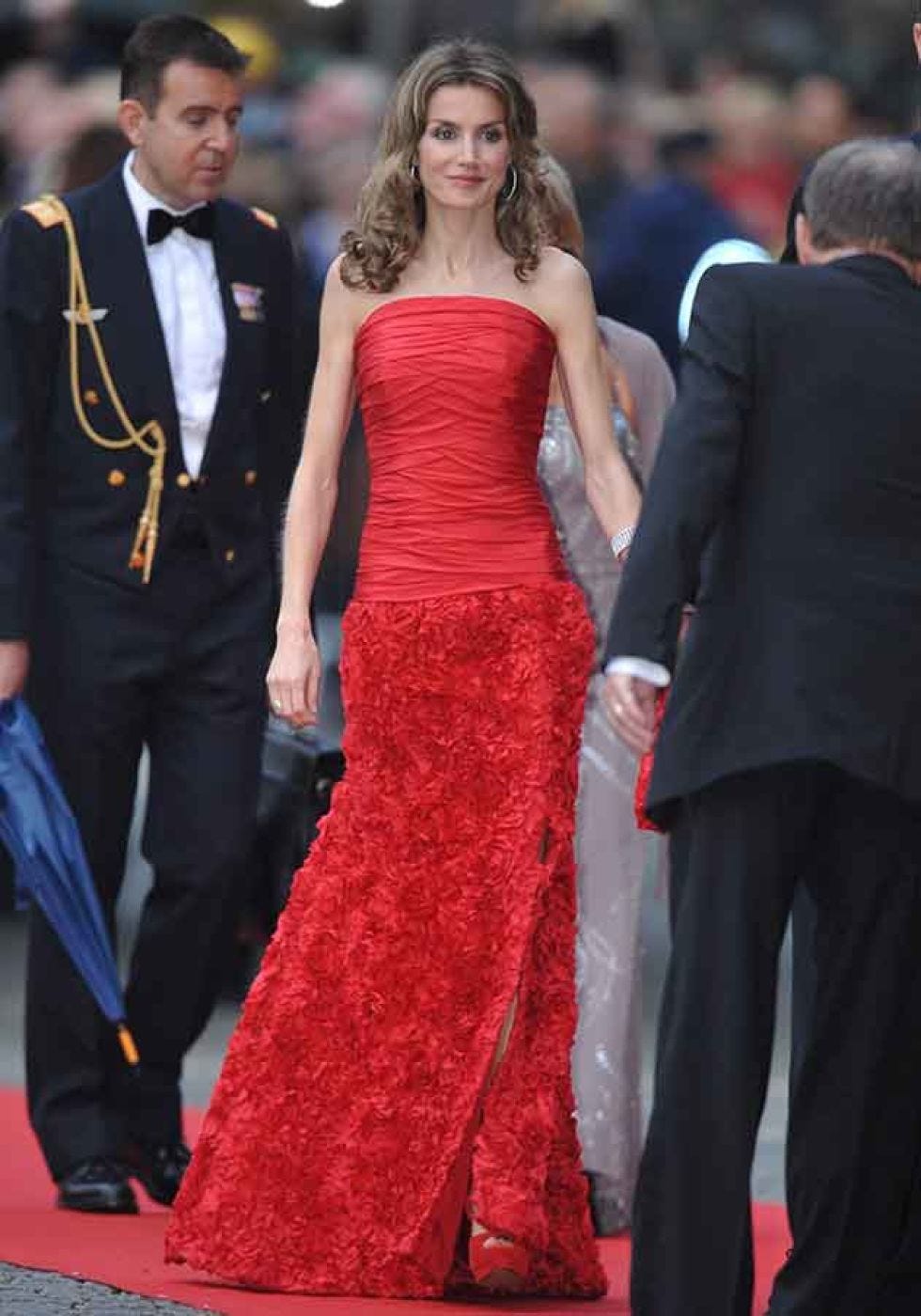 Clothing, Coat, Event, Trousers, Dress, Shirt, Red, Outerwear, Suit, Formal wear, 