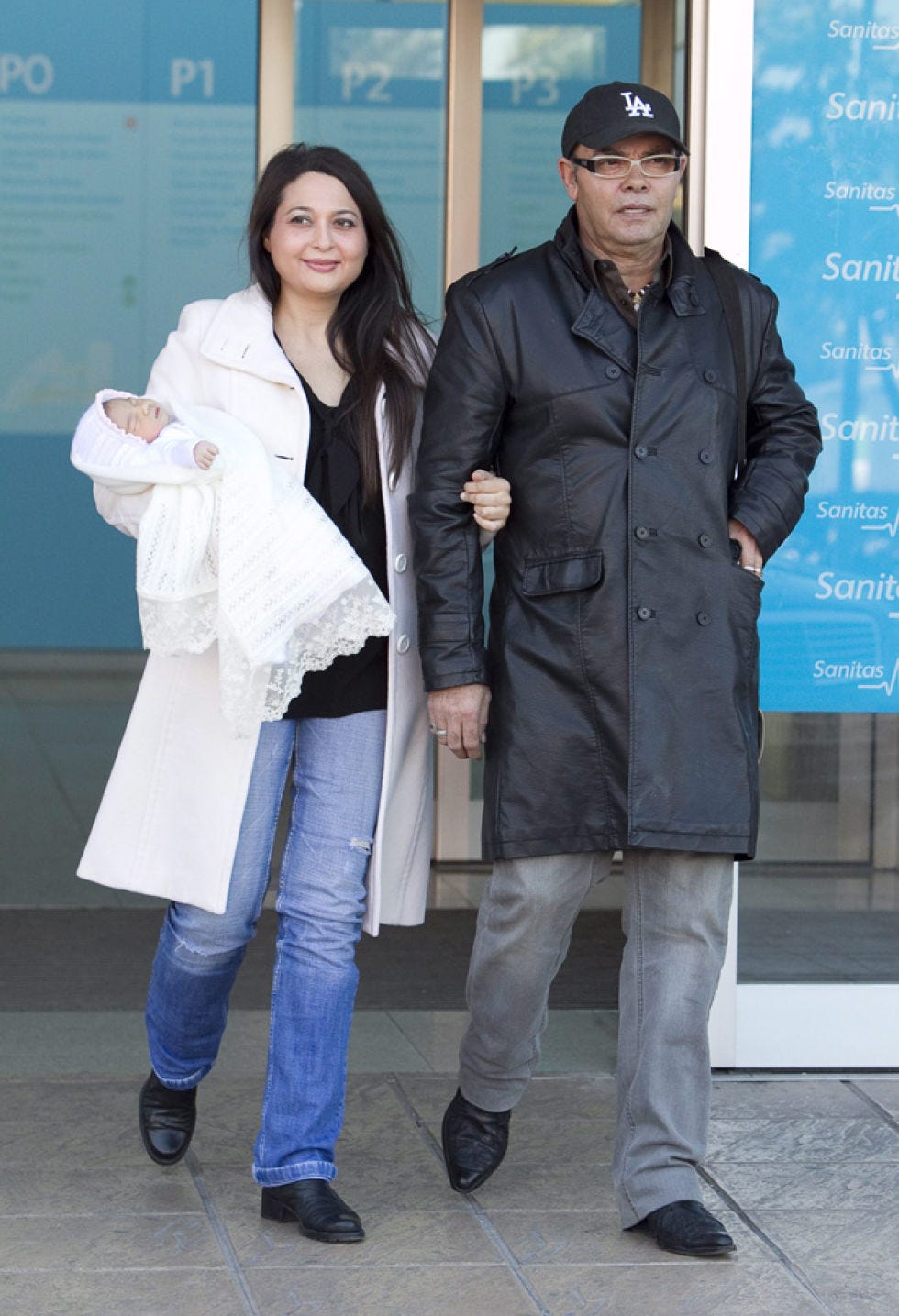 Clothing, Sleeve, Trousers, Coat, Textile, Jacket, Standing, Outerwear, Hat, Cap, 