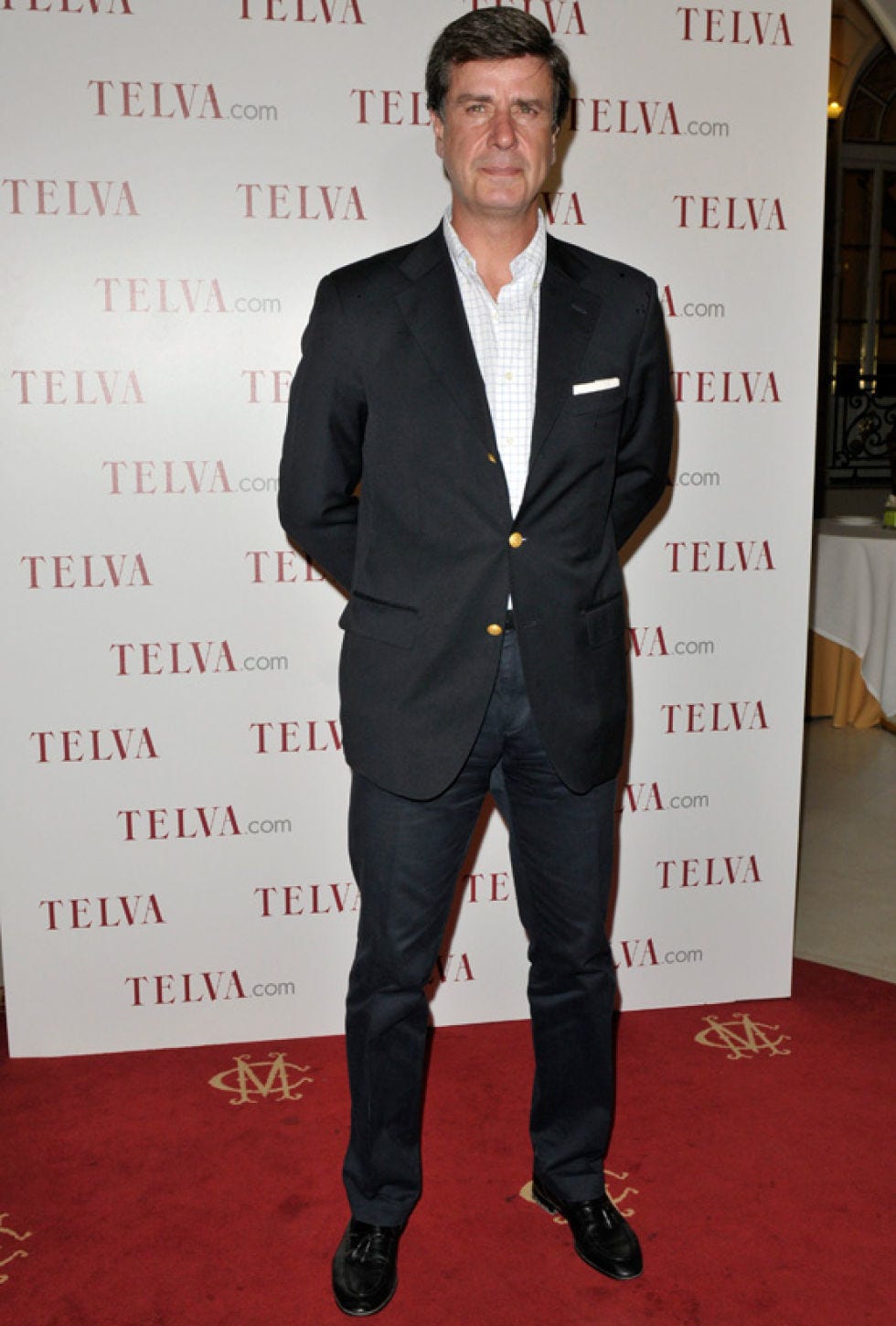 Dress shirt, Trousers, Coat, Collar, Shirt, Outerwear, Suit, Flooring, Style, Formal wear, 