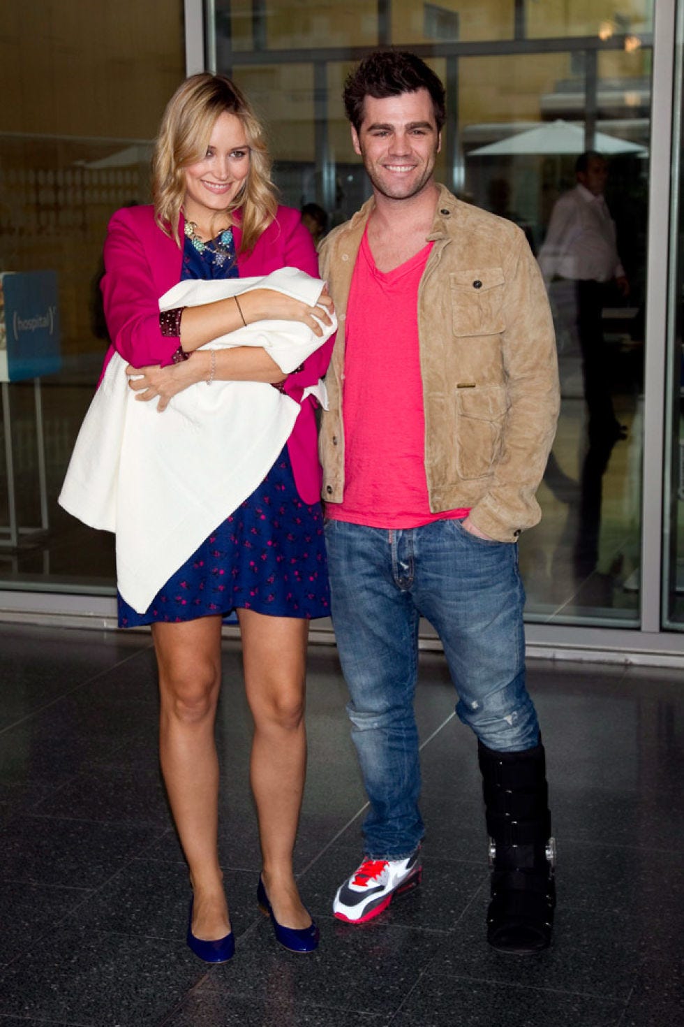 Clothing, Leg, Trousers, Shoulder, Jeans, Textile, Shirt, Coat, Standing, Outerwear, 