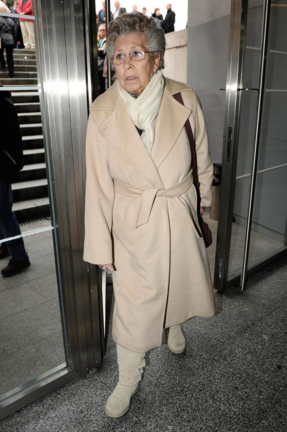Coat, Standing, Outerwear, Overcoat, Style, Floor, Street fashion, Fashion, Stairs, Trench coat, 