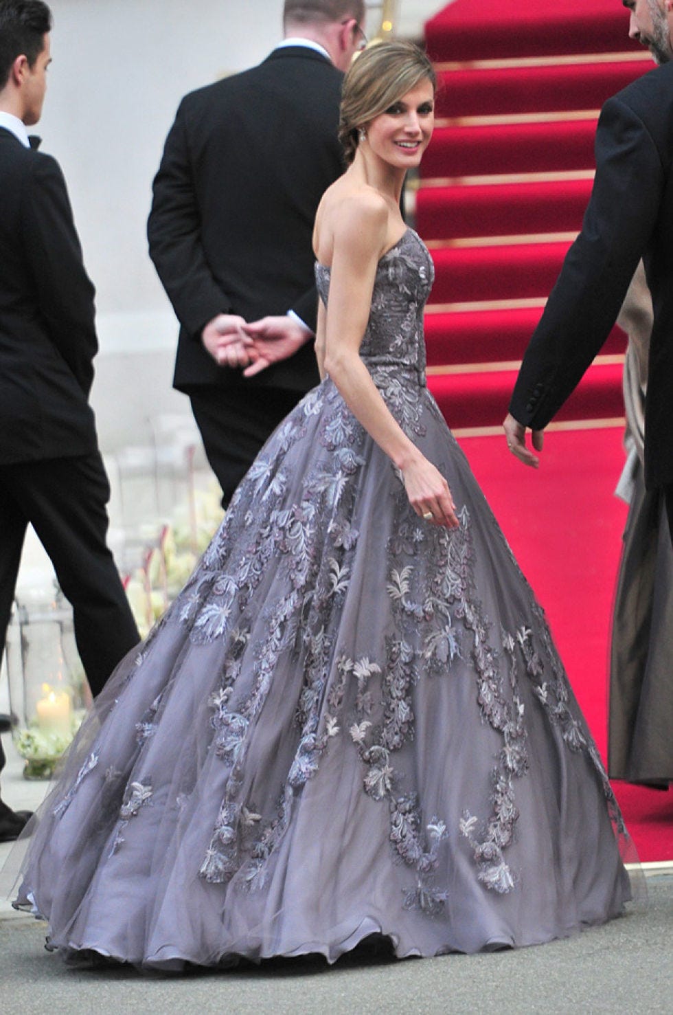 Clothing, Dress, Coat, Trousers, Outerwear, Suit, Red, Formal wear, Gown, Style, 