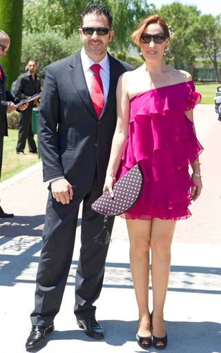 Tamara Gorro Y Ezequiel Garay Protagonistas De Una Boda Rodeados De Amigos