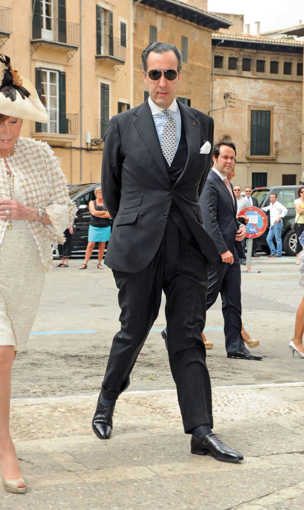 Clothing, Eyewear, Footwear, Leg, Coat, Trousers, Shoe, Shirt, Suit, Outerwear, 
