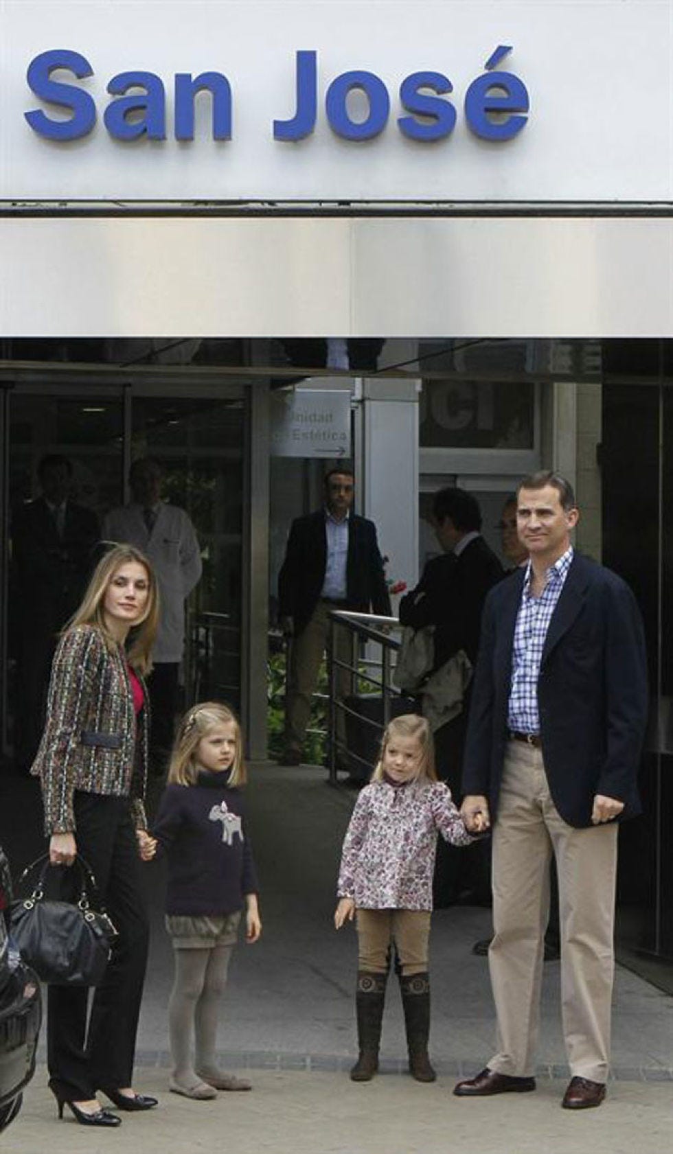 Clothing, Leg, Coat, Trousers, Shirt, Standing, Outerwear, Jacket, Style, Suit, 