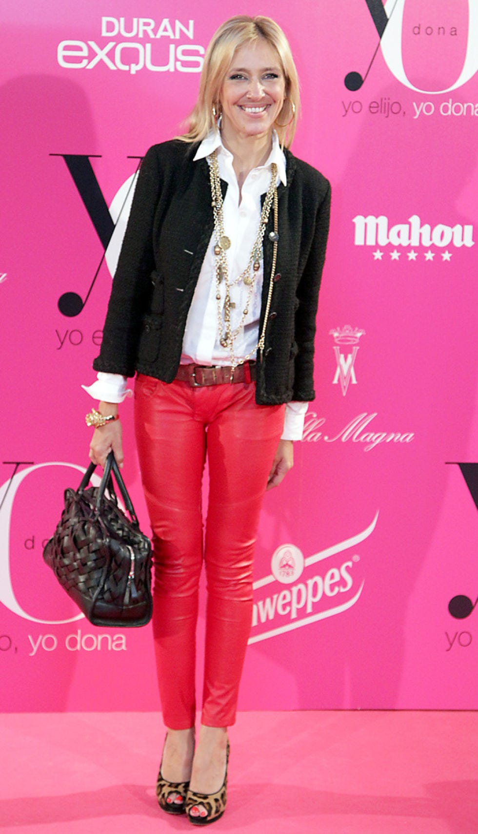 Clothing, Sleeve, Textile, Outerwear, Red, Pink, Style, Coat, Collar, Fashion accessory, 