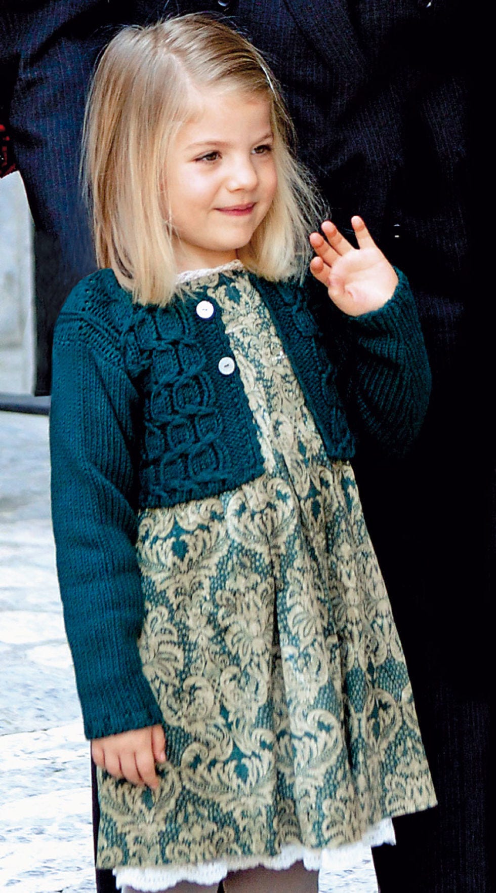 Sleeve, Textile, Pattern, Long hair, Blond, Child model, Gesture, Day dress, Pattern, Makeover, 
