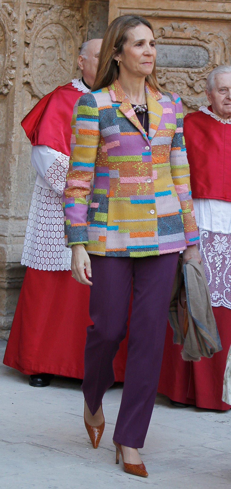 Clothing, Sleeve, Textile, Style, Magenta, Pattern, Fashion, Street fashion, Maroon, Bag, 