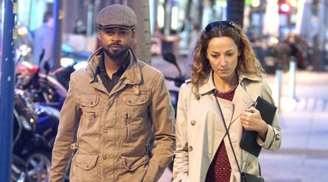 People, Street fashion, Fashion, Trench coat, Coat, Outerwear, Human, Jacket, Headgear, Street, 