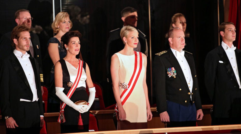 Uniform, Formal wear, Suit, Blazer, Indoor games and sports, Employment, Tie, Games, Official, Sleeveless shirt, 