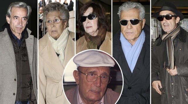 Eyewear, Face, Glasses, Vision care, Mouth, Sunglasses, Sleeve, Collar, Outerwear, Goggles, 
