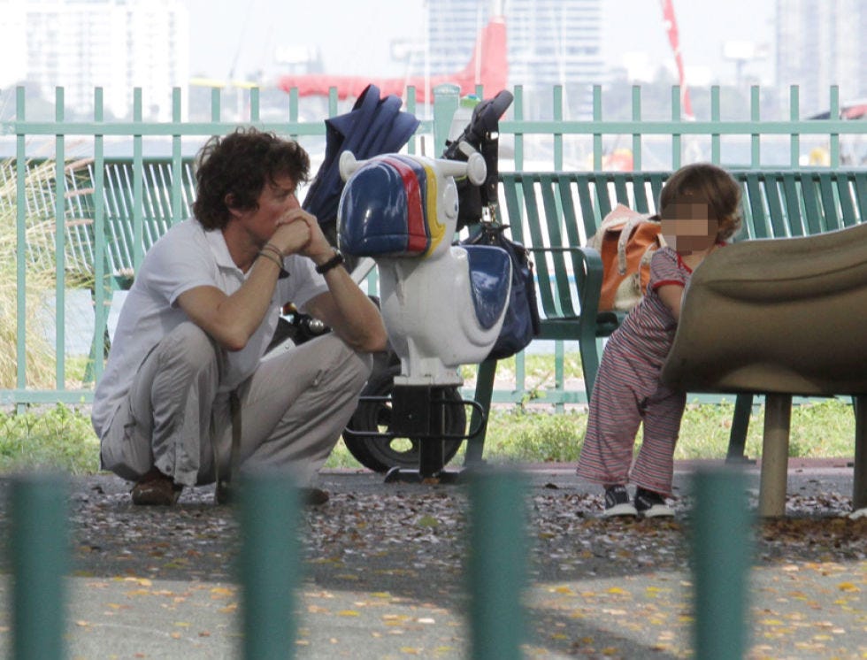 Comfort, Bag, Luggage and bags, Fence, Bench, Baseball cap, Baby, Home fencing, Backpack, Mesh, 