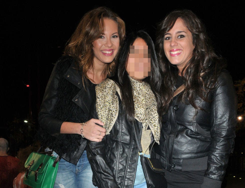 Jacket, Textile, Outerwear, Night, Facial expression, Bag, Leather, Iris, Denim, Leather jacket, Jacket, Textile, Outerwear, Night, Facial expression, Bag, Leather, Iris, Denim, Leather jacket,