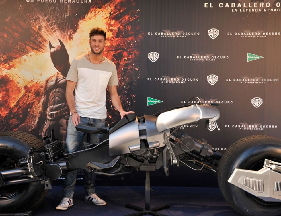 Elena Tablada y otros famosos se suben en la moto de Batman