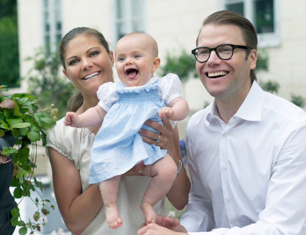 Face, Head, Arm, Nose, Ear, Human, Smile, Finger, Glasses, Mouth, Face, Head, Arm, Nose, Ear, Human, Smile, Finger, Glasses, Mouth,