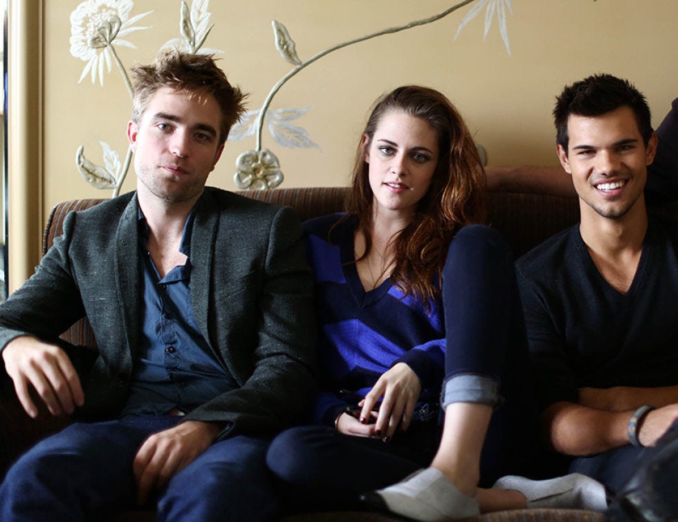 People, Sitting, Comfort, Interaction, Sharing, Living room, Conversation, Lap, Flash photography, Family pictures, 