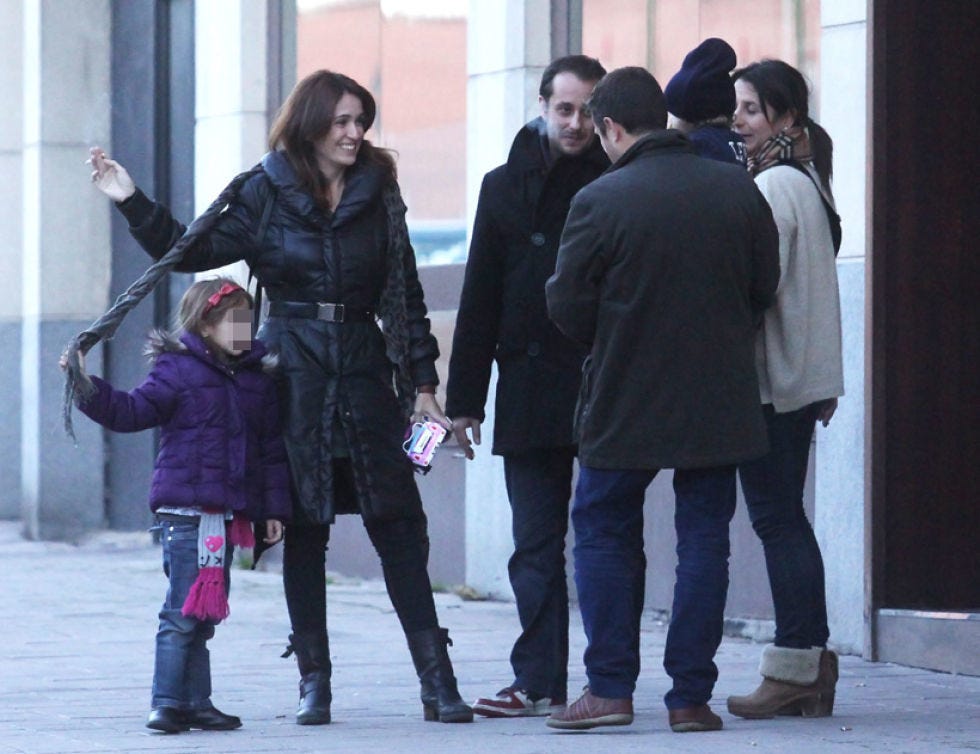 Clothing, Footwear, Leg, Winter, Trousers, Coat, Jacket, Human body, Standing, Jeans, 