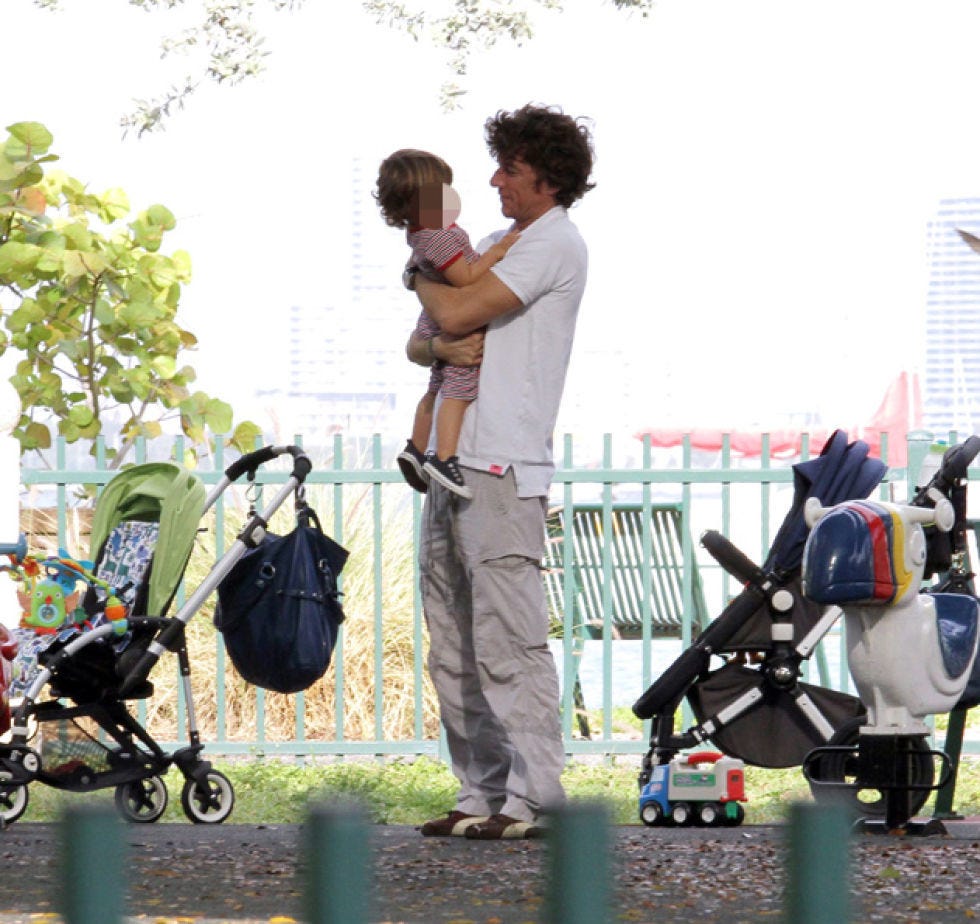 Product, People in nature, Baby Products, Luggage and bags, Bag, Baby carriage, Love, Golf bag, Romance, 