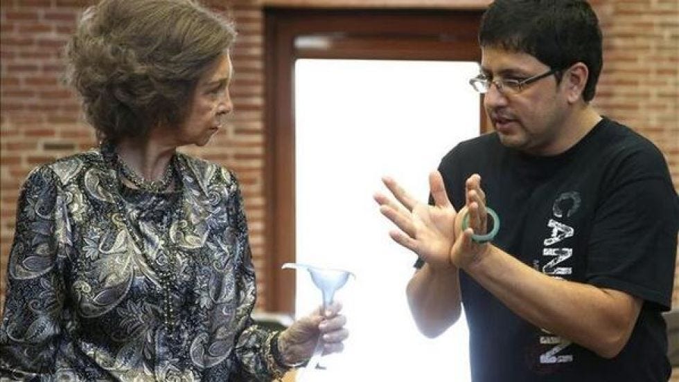 Eyewear, Glasses, Ear, Arm, Vision care, Finger, Hand, T-shirt, Interaction, Wrist, 
