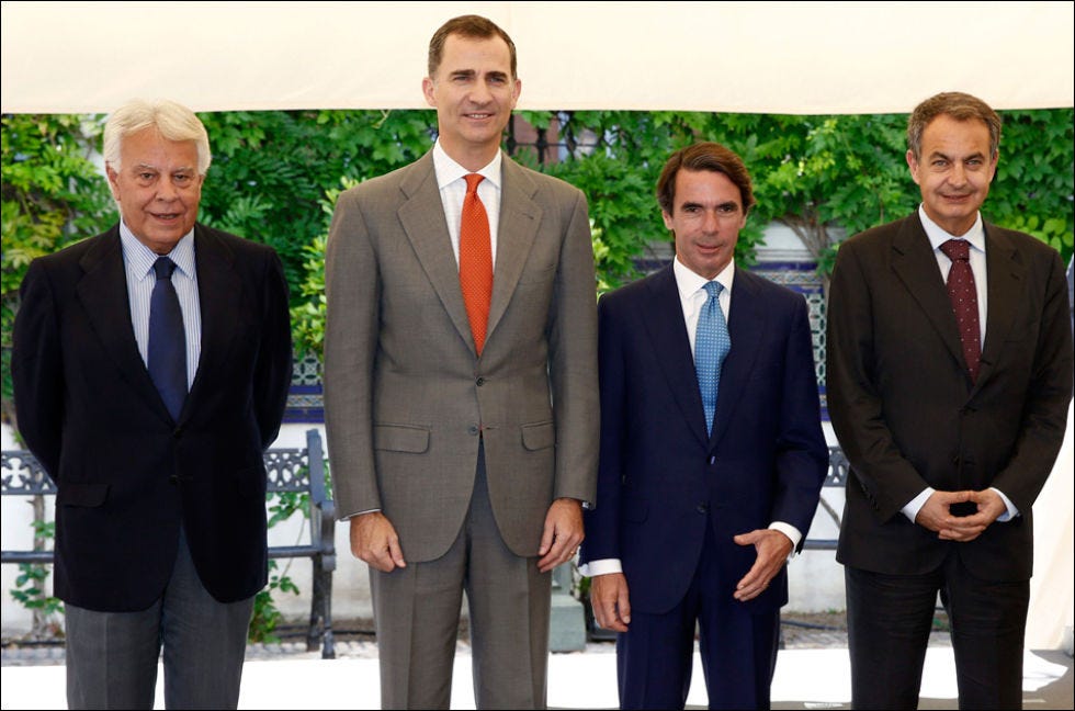 Clothing, Coat, Dress shirt, Trousers, Collar, Suit trousers, Standing, Shirt, Outerwear, Suit, 