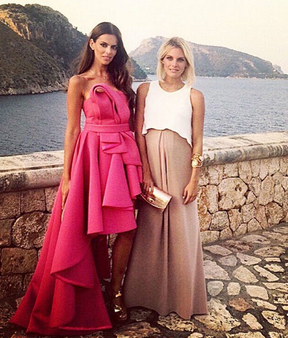 Clothing, Dress, Textile, Formal wear, One-piece garment, Gown, Beauty, Day dress, Magenta, Maroon, 
