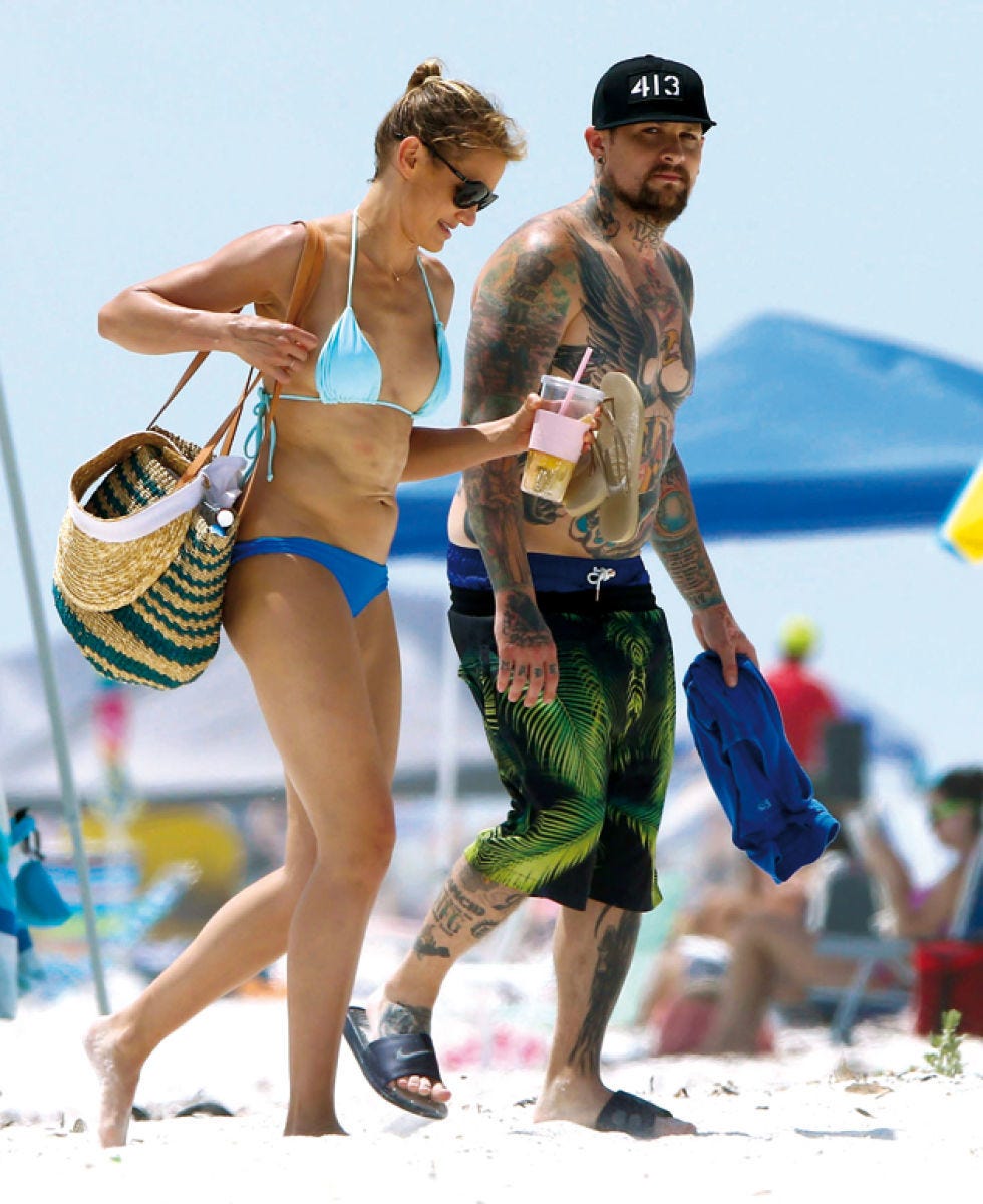 Fun, Human body, Cap, People on beach, Goggles, People in nature, Brassiere, Summer, Waist, Sunglasses, 