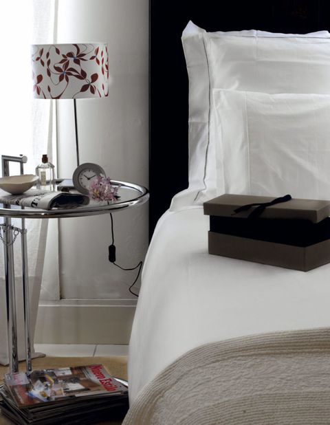 Room, Textile, Interior design, Linens, Bedding, Grey, Bedroom, Home accessories, Lamp, Bed sheet, 