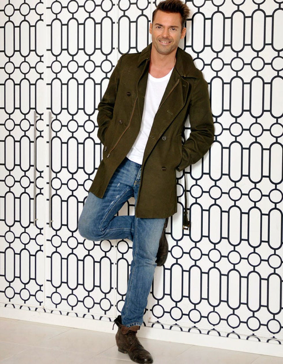 Clothing, Sleeve, Denim, Trousers, Jeans, Collar, Textile, Outerwear, Standing, Coat, 