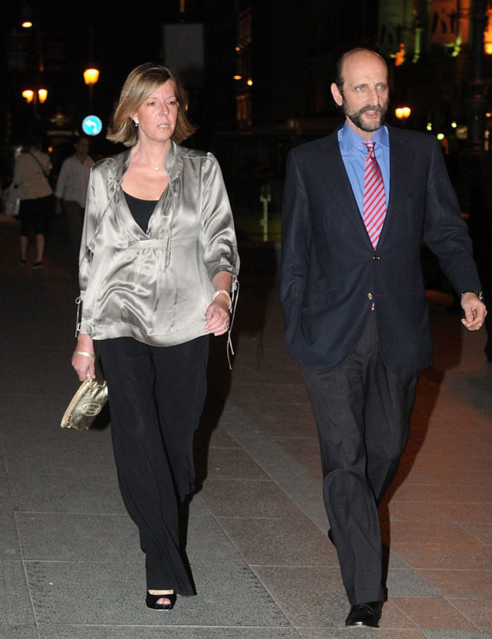 Clothing, Leg, Trousers, Human body, Dress shirt, Shirt, Textile, Standing, Coat, Collar, 