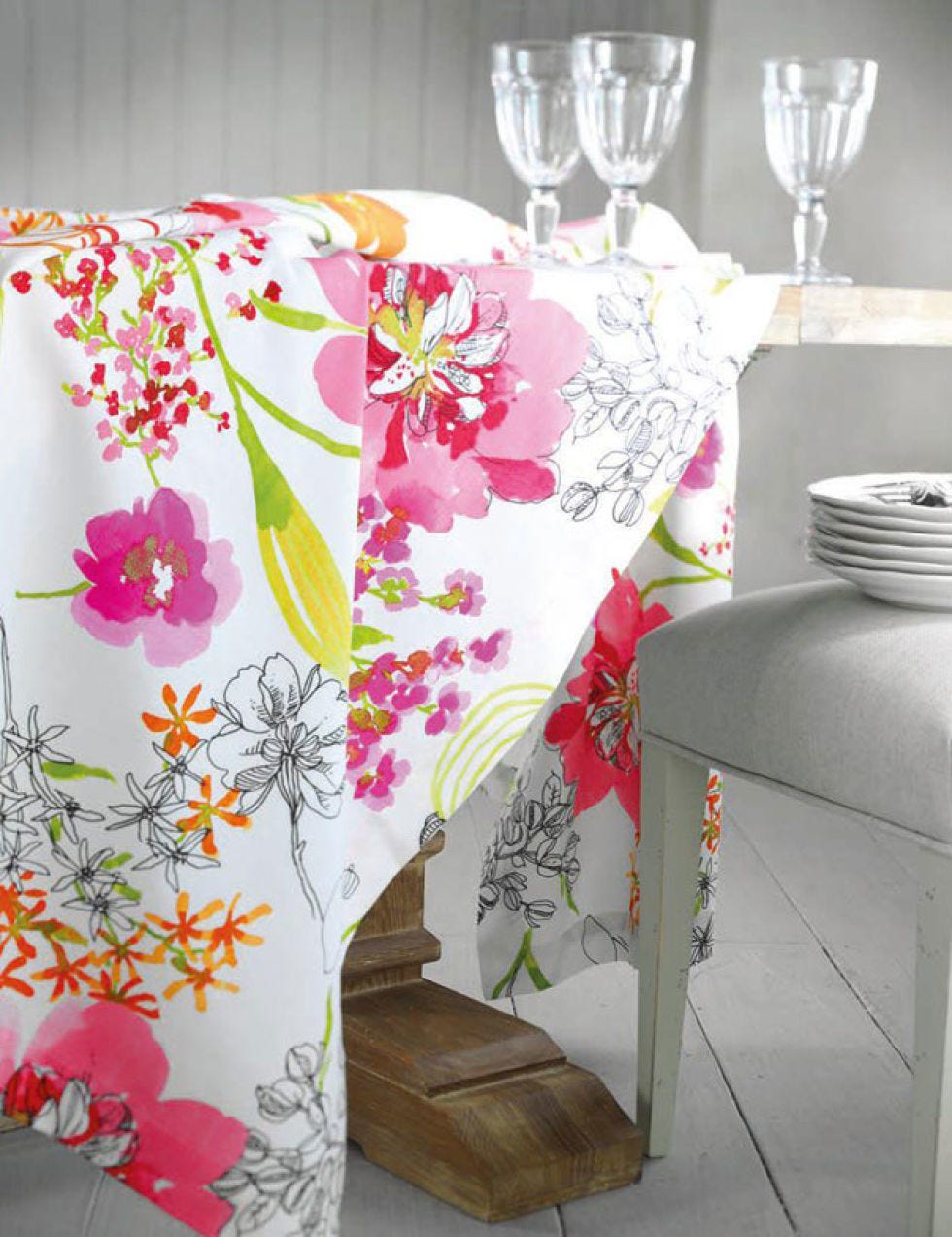 Dishware, Serveware, Glass, Drinkware, Textile, Stemware, Pink, Barware, Tableware, Linens, 