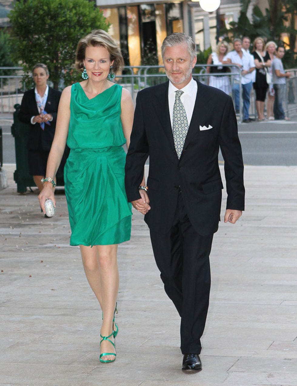 Clothing, Leg, Coat, Trousers, Shirt, Standing, Outerwear, Collar, Suit, Formal wear, 