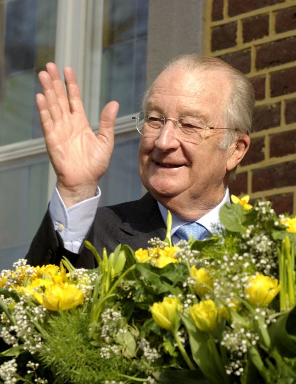 Vision care, Glasses, Flower, Bouquet, Floristry, Petal, Cut flowers, Tie, Flower Arranging, Wrinkle, 