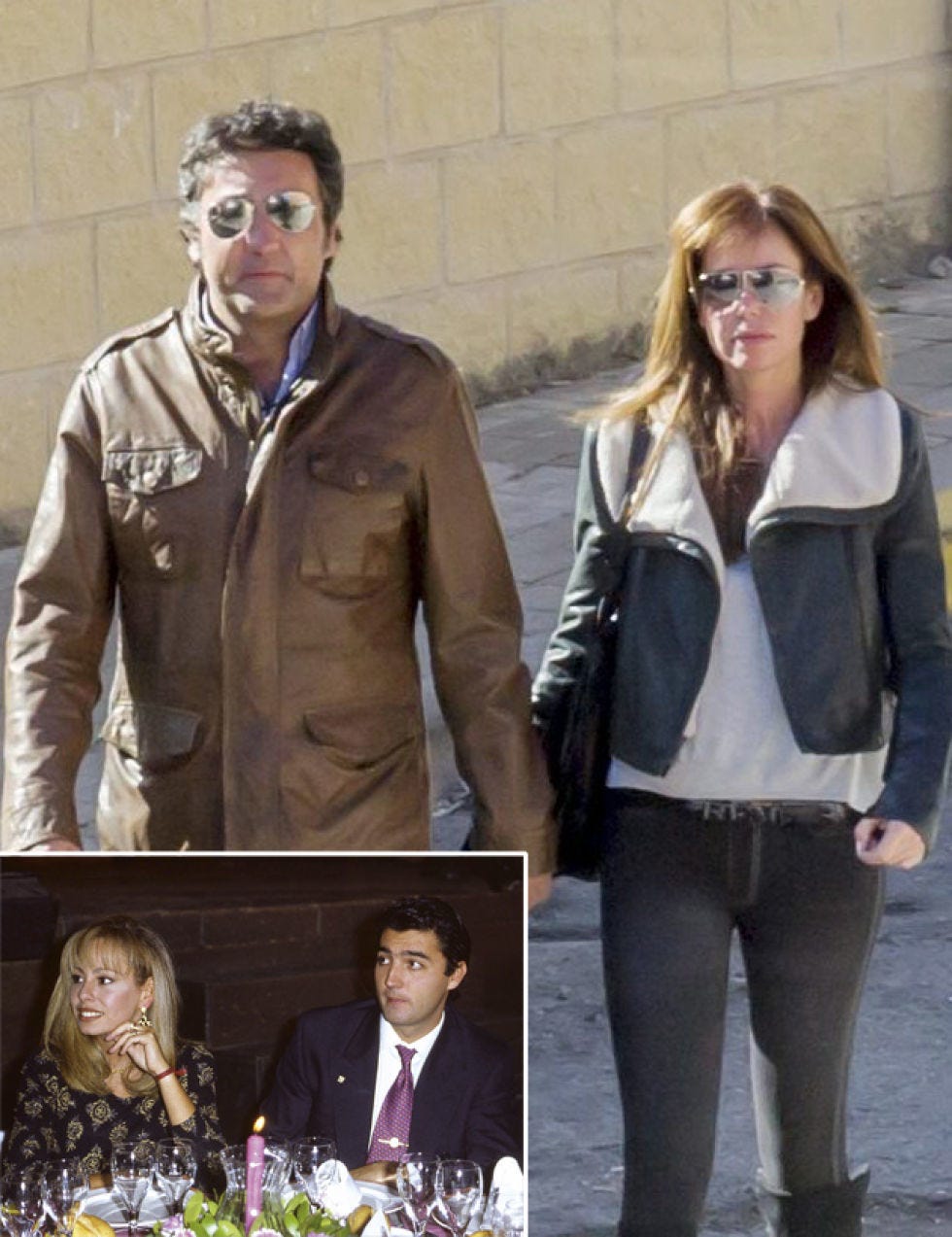 Clothing, Eyewear, Arm, Coat, Sleeve, Textile, Photograph, Outerwear, Suit, Collar, 