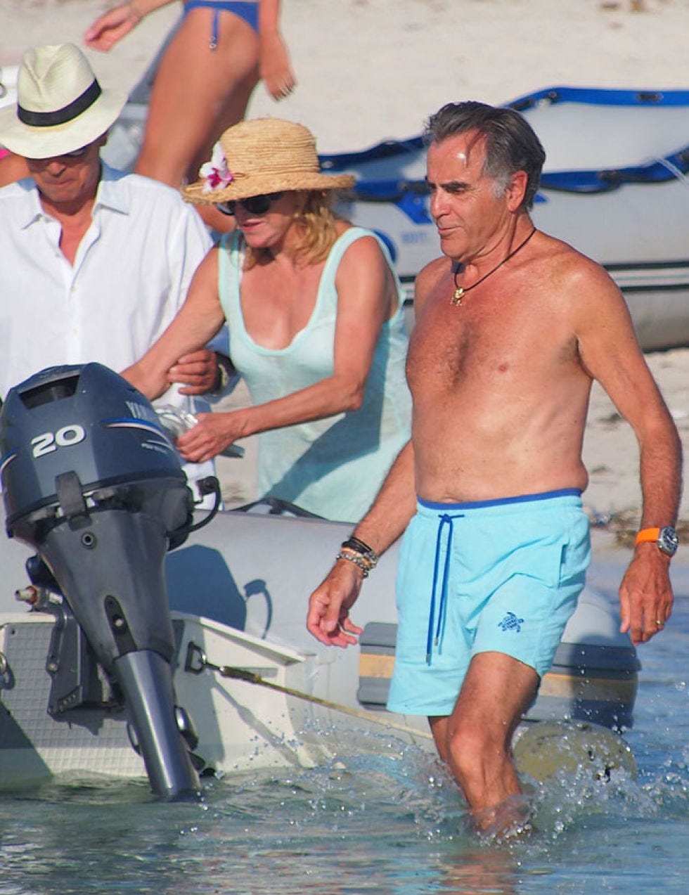 Hat, Sun hat, board short, Fashion accessory, Bermuda shorts, Cowboy hat, Trunks, Fedora, Watercraft, Chest, 