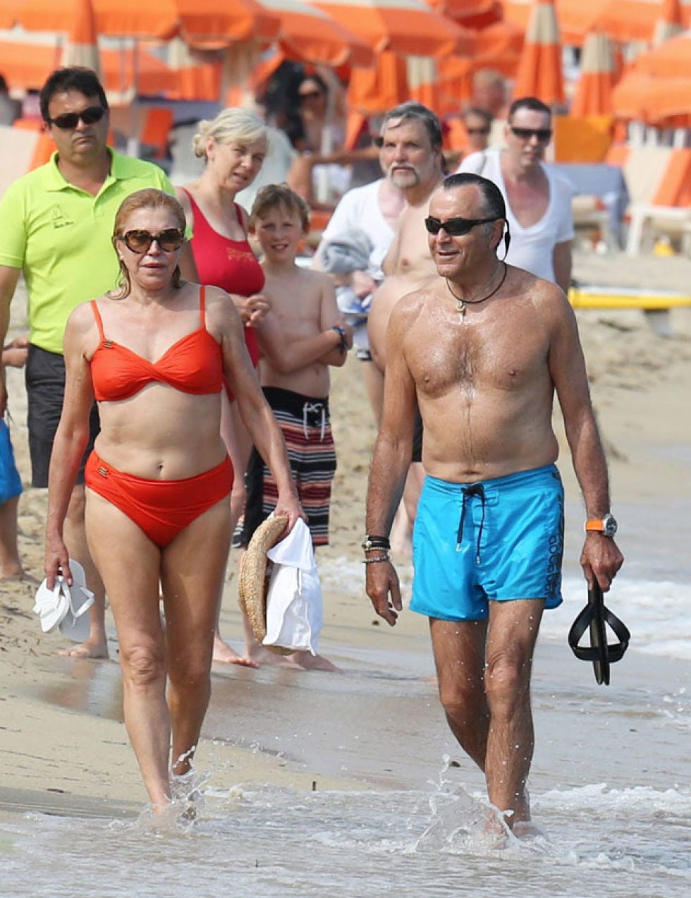 Clothing, Eyewear, Glasses, Vision care, Leg, Human body, Sunglasses, Goggles, Chest, Summer, 