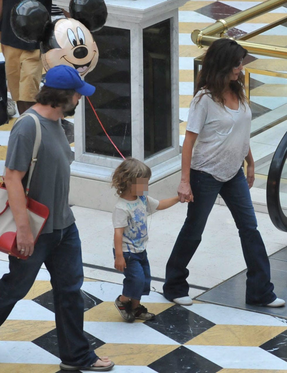Clothing, Leg, Trousers, Denim, Jeans, Shirt, T-shirt, Baseball cap, Holding hands, 