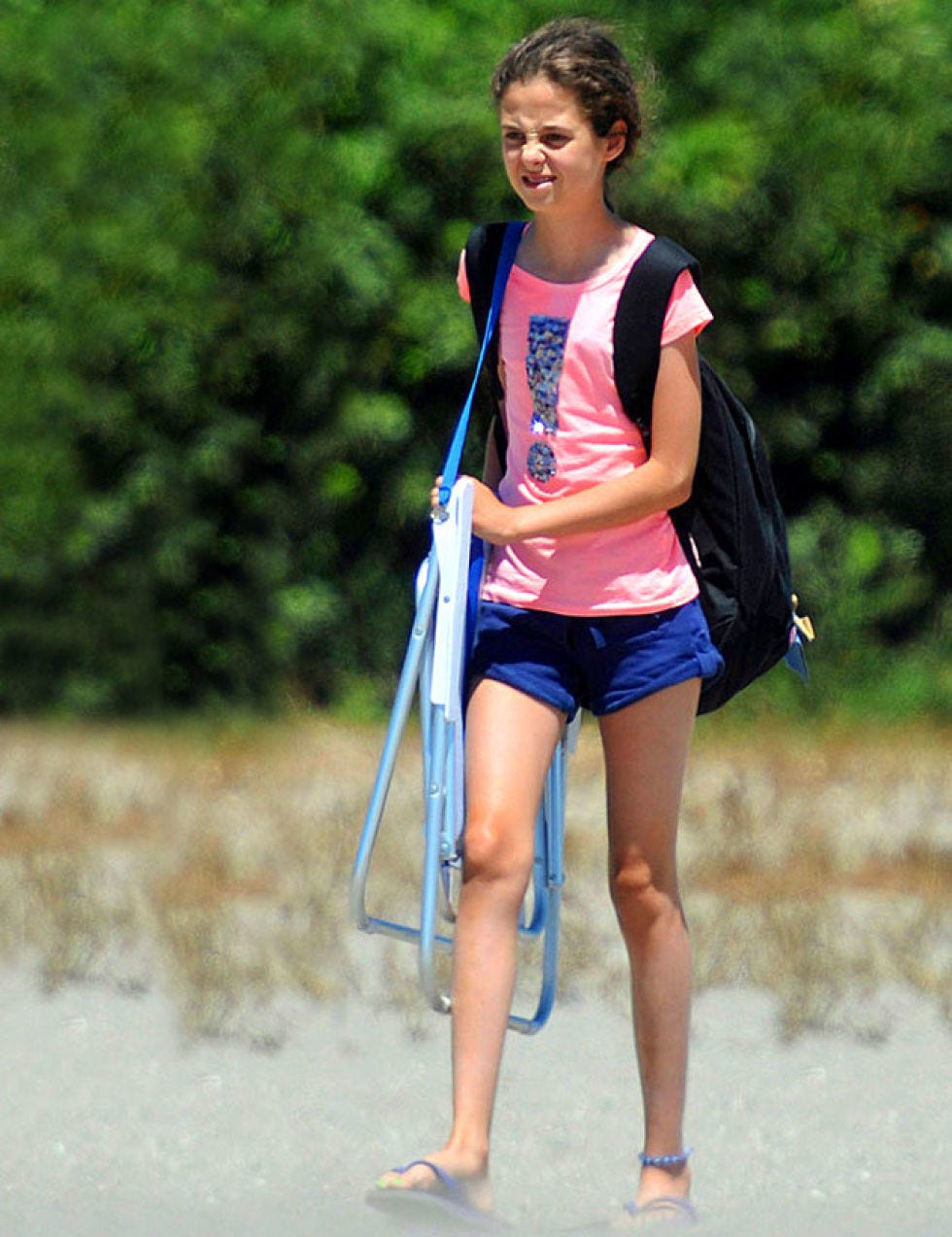 Human leg, Summer, Waist, People in nature, Toe, Beauty, Barefoot, Foot, Sleeveless shirt, Knee, 